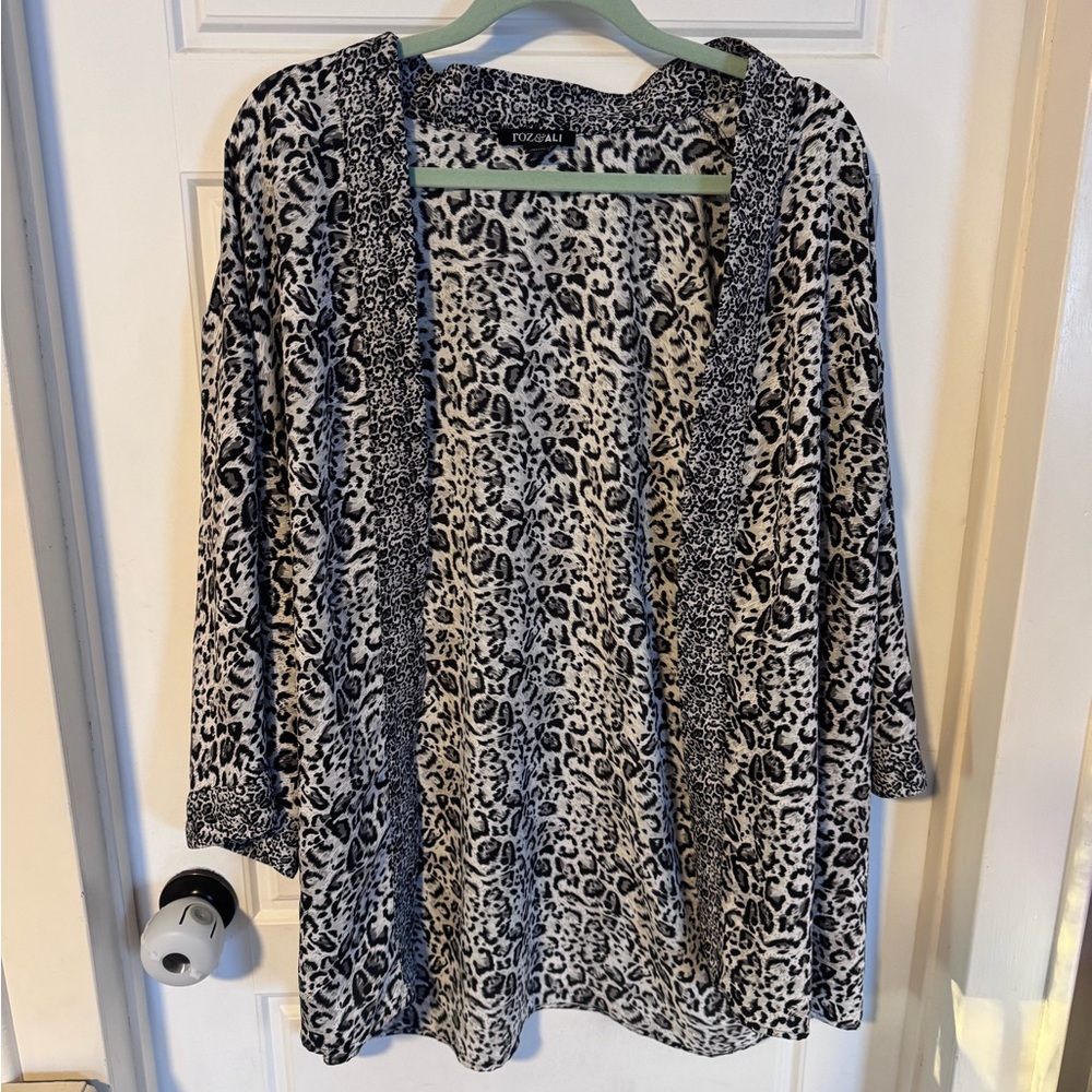 Roz & Ali Black and White Leopard Print Cardigan